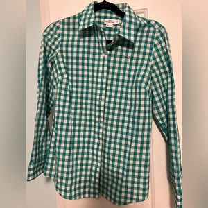 Vineyard Vines women’s long sleeve shirt. Size 0 100% Cotton.